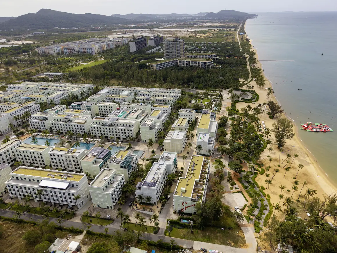 Vue aérienne du front de mer de Phú Quốc